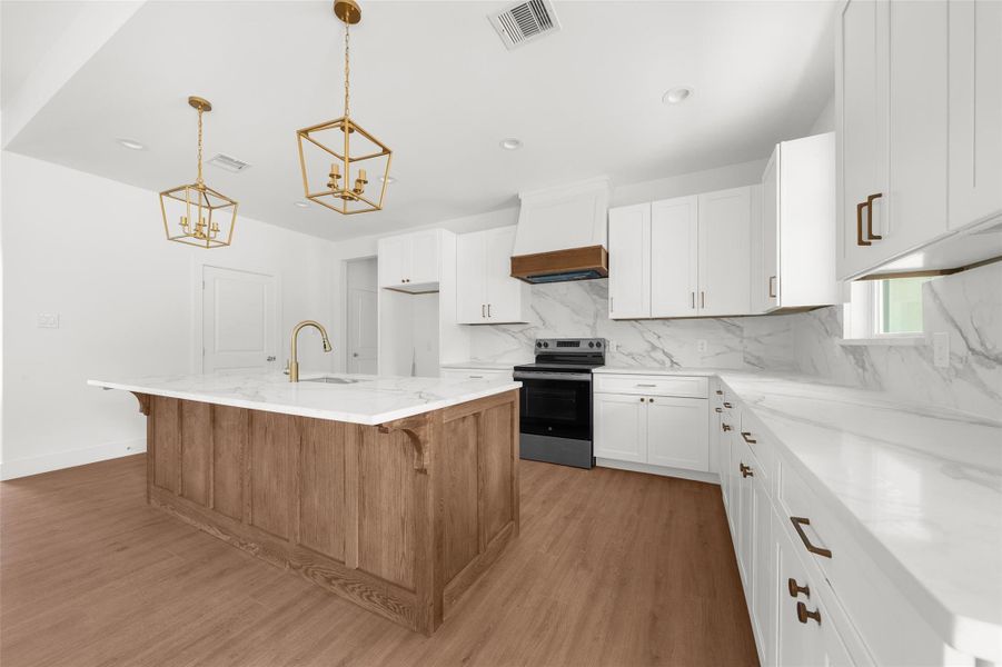 Furnished interior view inside a new home in , Hempstead (Image 9).