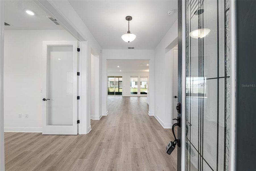 Spacious, unfurnished interior of a new home in , Ocala (Image 22).