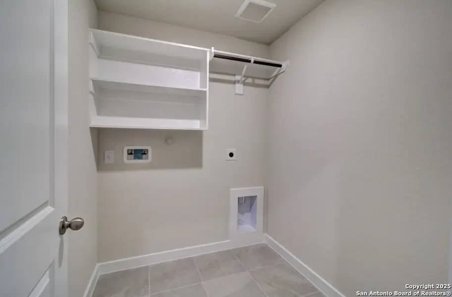 Spacious, unfurnished interior of a new home in Westridge - Premier, San Antonio (Image 19). Spacious, unfurnished interior of a new home in Westridge - Premier, San Antonio (Image 19).