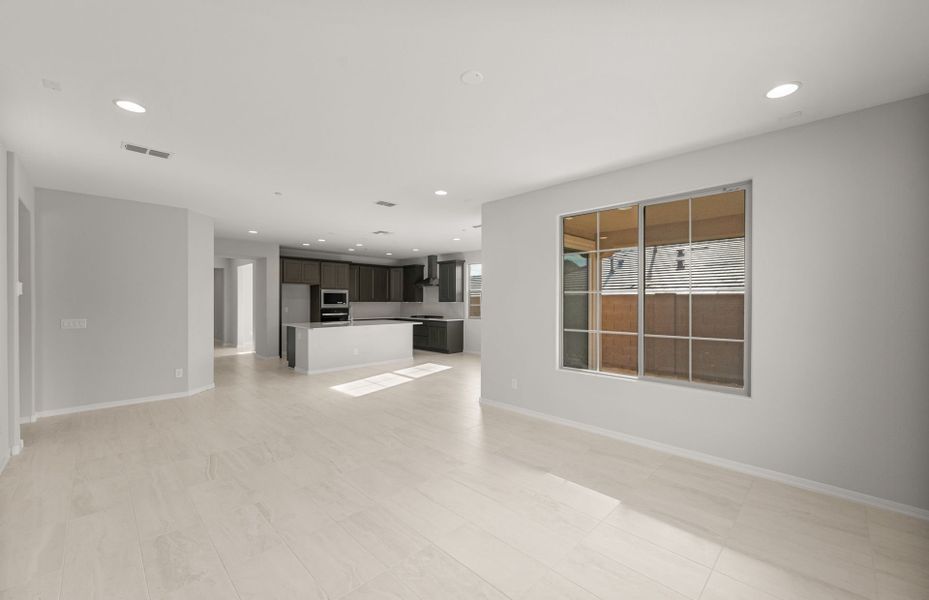 Spacious, unfurnished interior of a new home in Foothills at Northpointe, Peoria (Image 18).