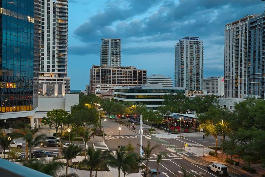 Condo located in St. Petersburg, FL showcasing its design and architecture (Image 42).