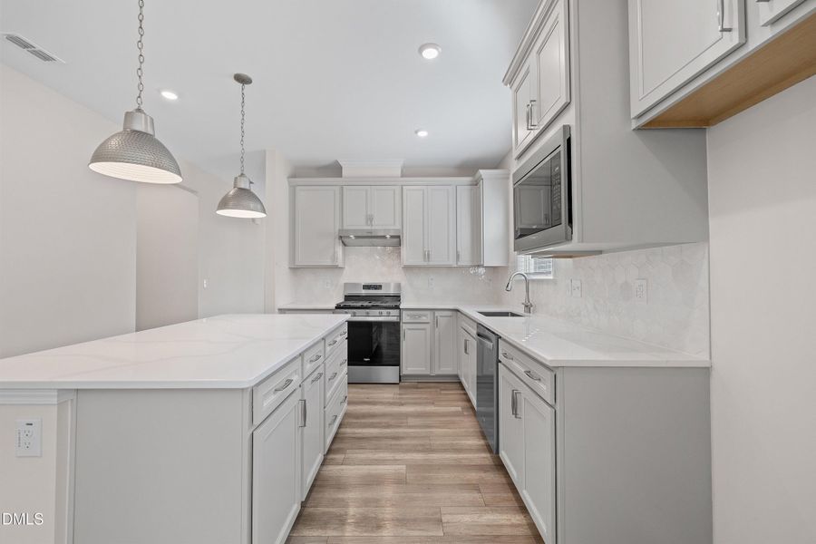 04-8212 White Star Dr_8053