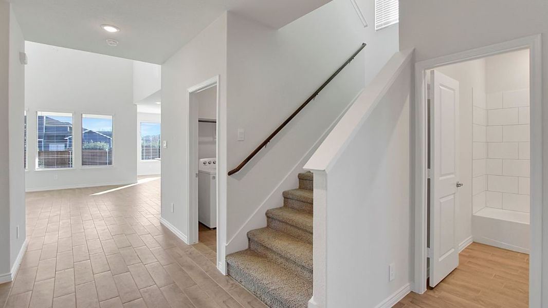 Spacious, unfurnished interior of a new home in Prairie Oaks, Oak Point (Image 13).