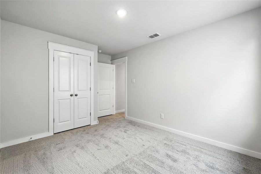 Spacious, unfurnished interior of a new home in Simpson Crossing, McKinney (Image 25).