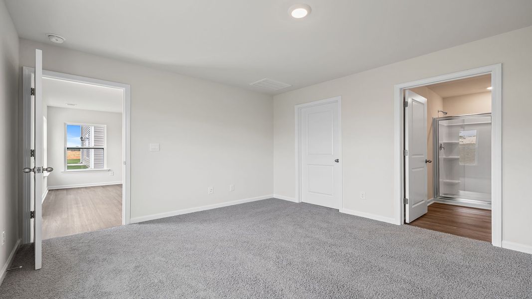 Spacious, unfurnished interior of a new home in Cloverdale Hills, Piedmont (Image 25).