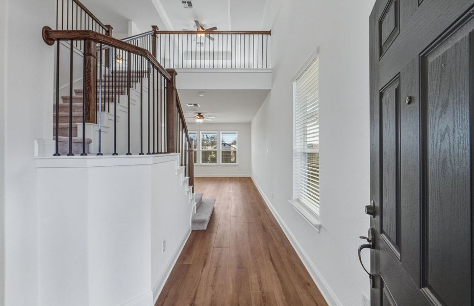 Spacious, unfurnished interior of a new home in Horizon Lake, Leander (Image 20).