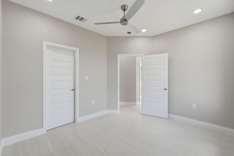 Spacious, unfurnished interior of a new home in , Conroe (Image 30). Spacious, unfurnished interior of a new home in , Conroe (Image 30).