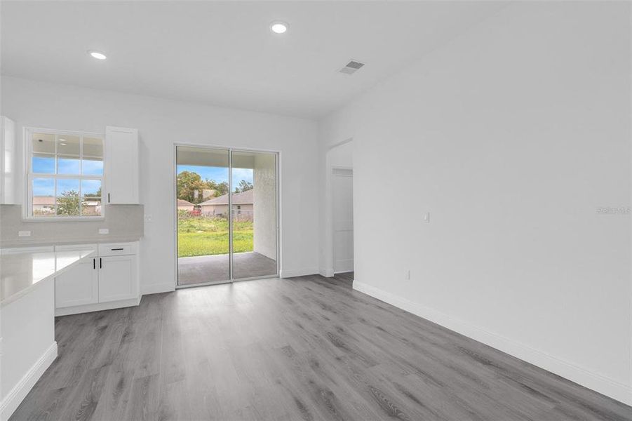 Spacious, unfurnished interior of a new home in , Ocala (Image 25).