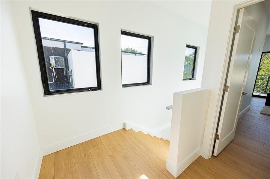 Spacious, unfurnished interior of a new home in , St. Petersburg (Image 58).