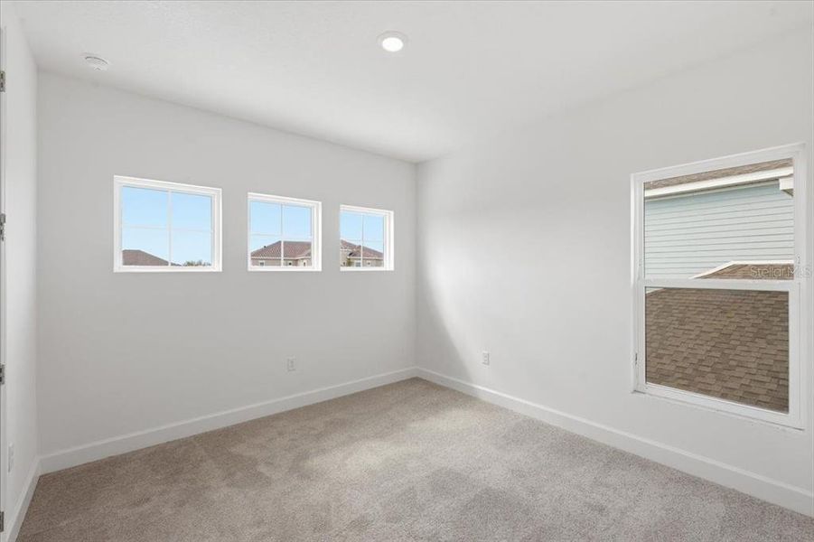 Spacious, unfurnished interior of a new home in Marisol Pointe at MiraBay, Apollo Beach (Image 16).