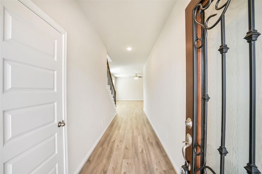 Spacious, unfurnished interior of a new home in Anderson Lake, Houston (Image 35).