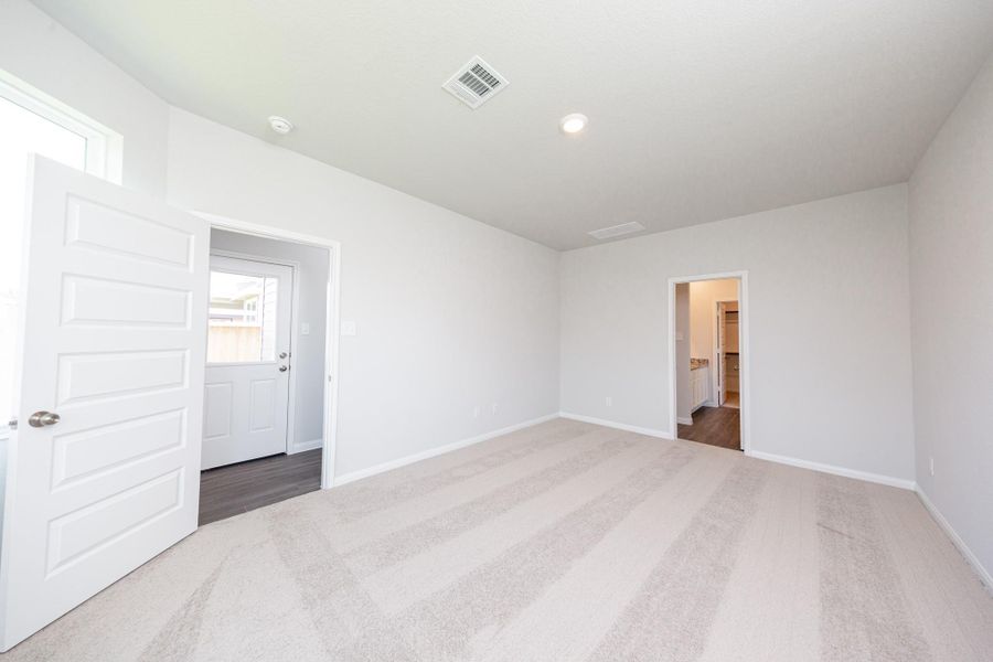 Spacious, unfurnished interior of a new home in Cliffstone Hills, Conroe (Image 11). Spacious, unfurnished interior of a new home in Cliffstone Hills, Conroe (Image 11).