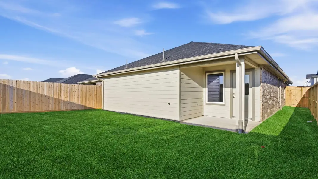 Exterior details and patio area of a home in Lakes at Westland Ranch, League City (Image 3).