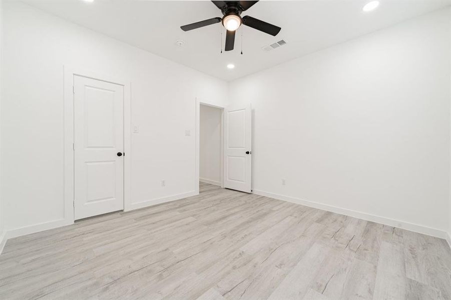 Spacious, unfurnished interior of a new home in , Dallas (Image 36).