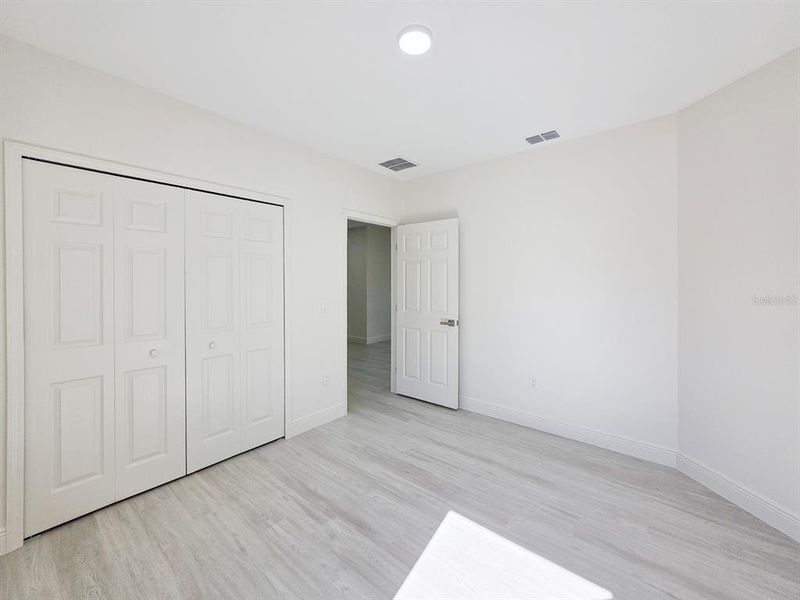 Spacious, unfurnished interior of a new home in , Deland (Image 33).