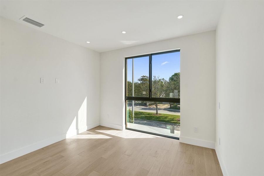 Spacious, unfurnished interior of a new home in , Fort Lauderdale (Image 26). Spacious, unfurnished interior of a new home in , Fort Lauderdale (Image 26).