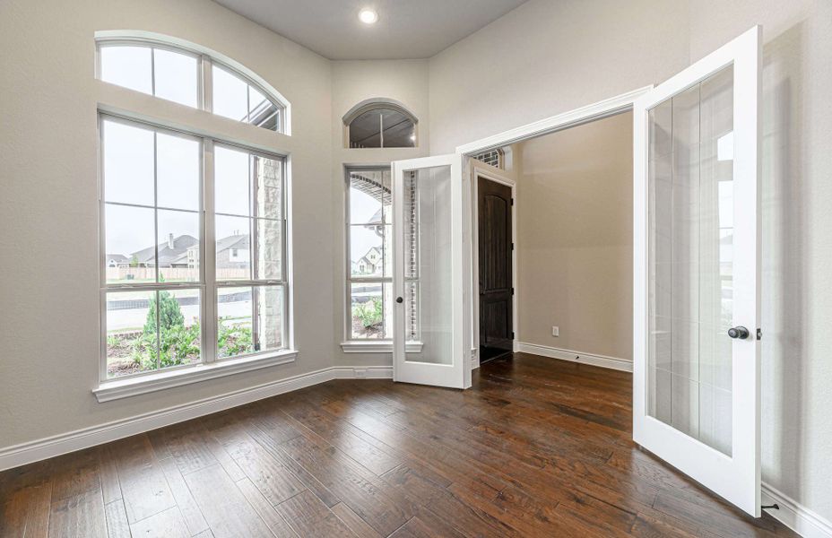 Representative unfurnished interior of a home built from the 3326 by Ravenna Homes in Cross Creek West, Fulshear (Image 22).
