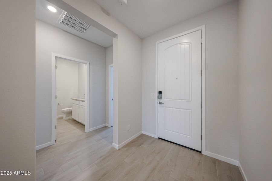 04_RED-74-Century-Communities_foyer-entr