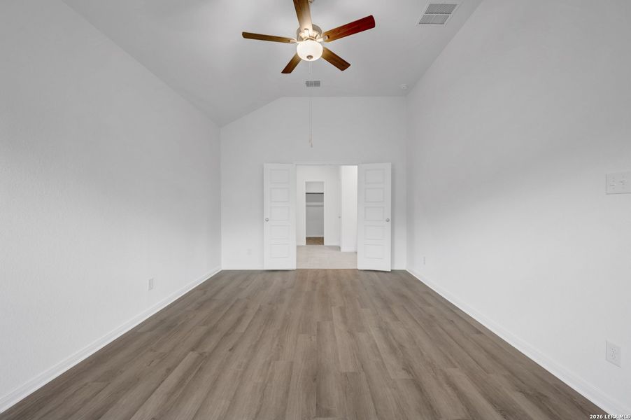 Spacious, unfurnished interior of a new home in Greenspoint Heights, Seguin (Image 36).