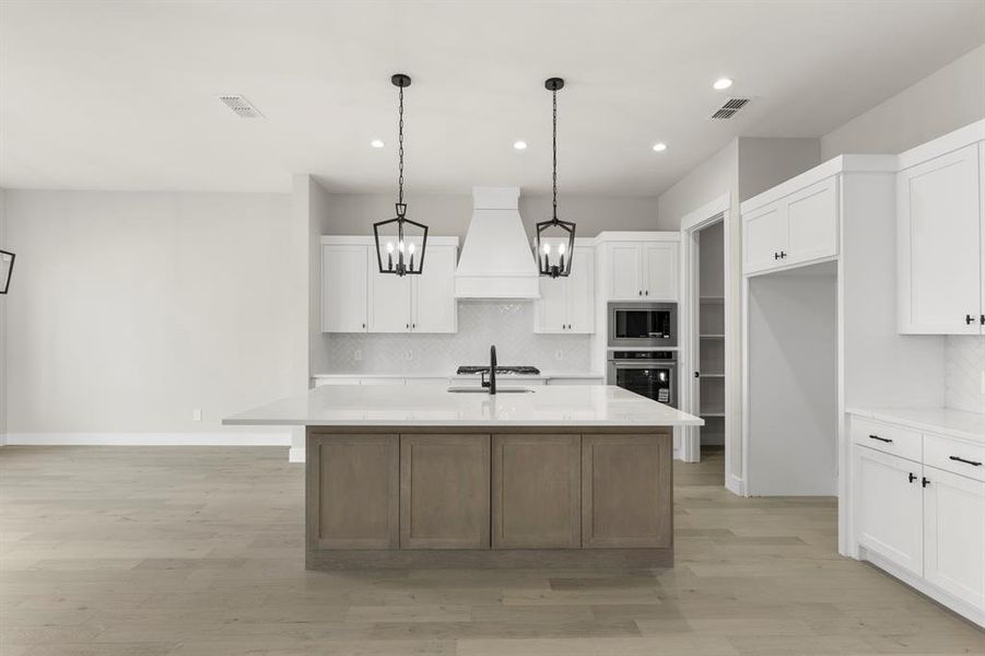 11. 1902 Pebble - Kitchen