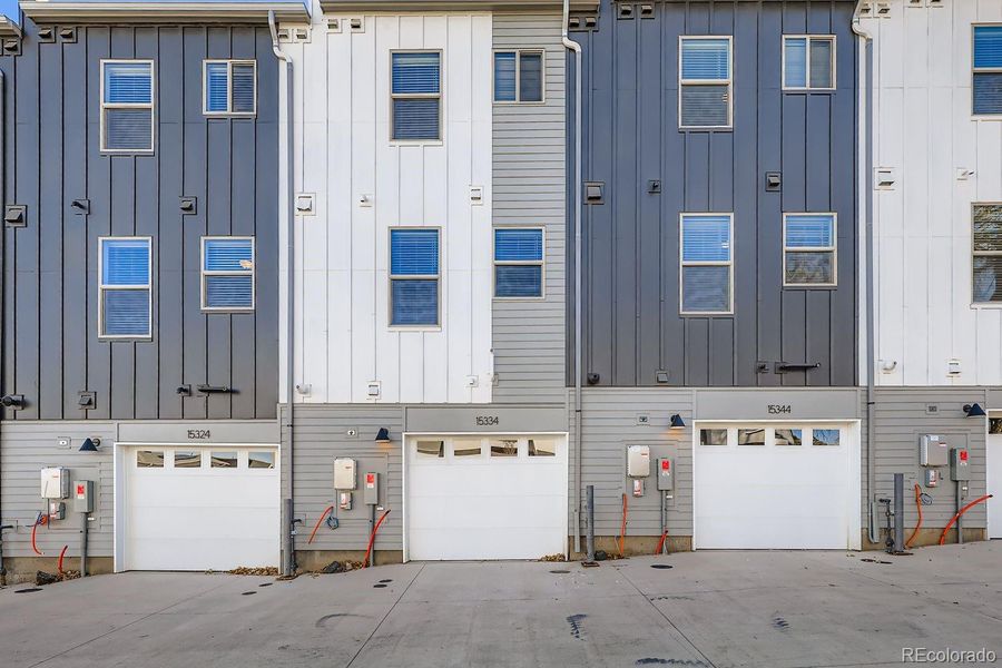 Oversized 1-car Garage