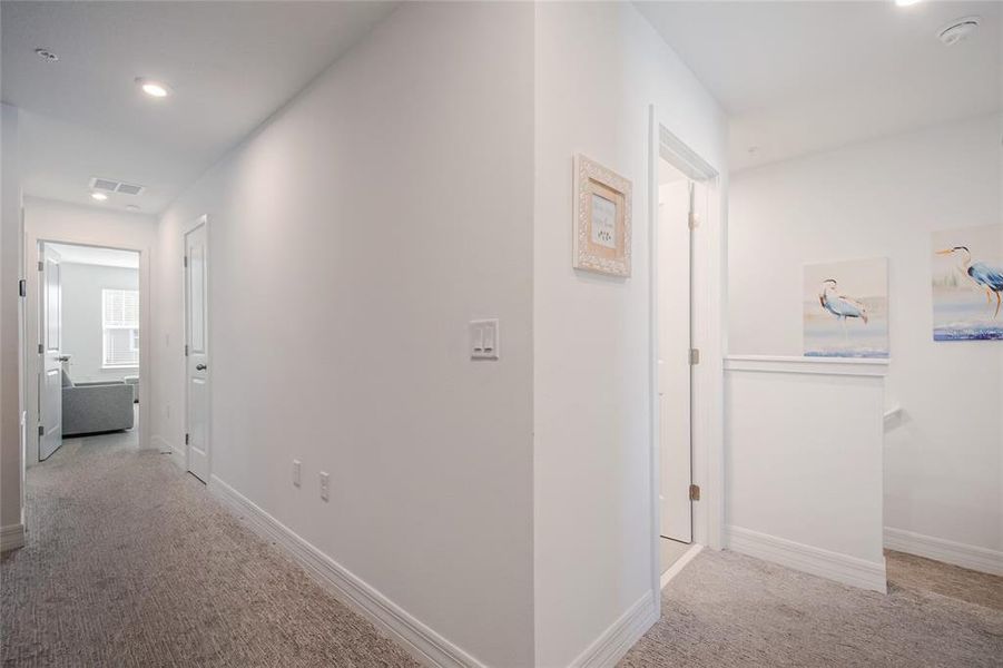 Spacious, unfurnished interior of a new home in , Orlando (Image 19).