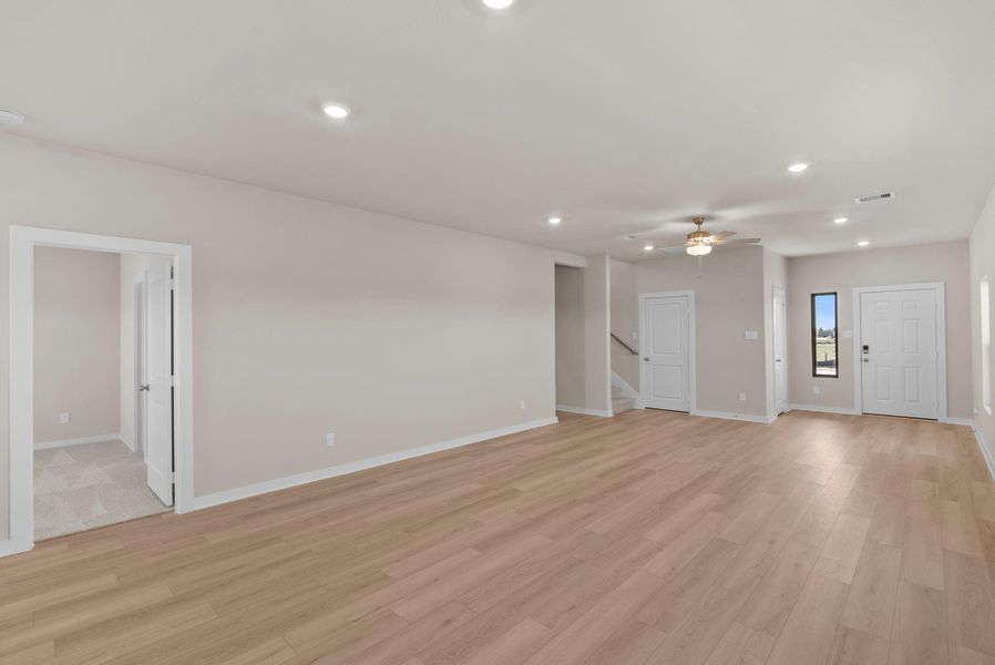 Spacious, unfurnished interior of a new home in Creekhaven, Rosharon (Image 13).