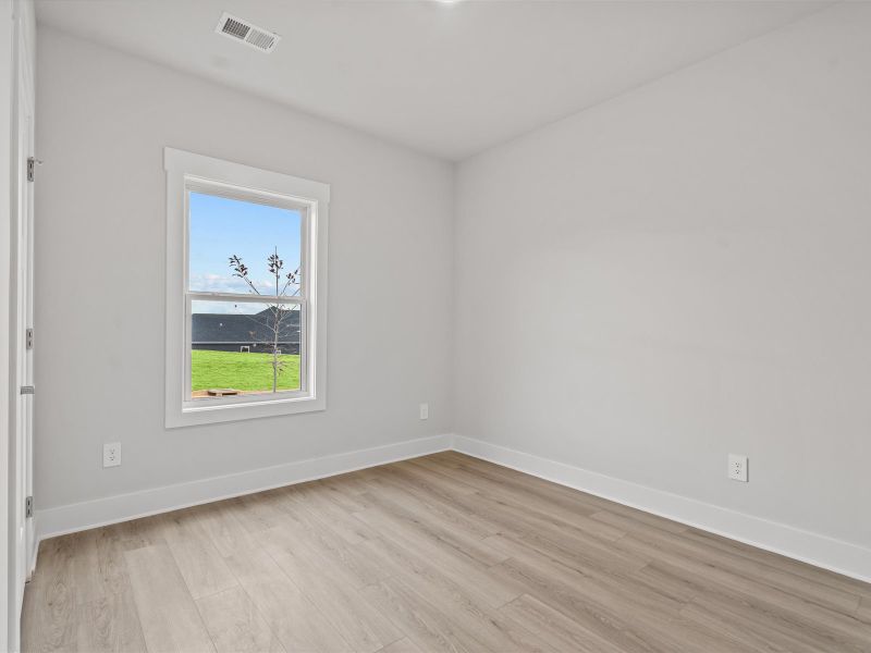 Spacious, unfurnished interior of a new home in Wexford Park, Fountain Inn (Image 18).
