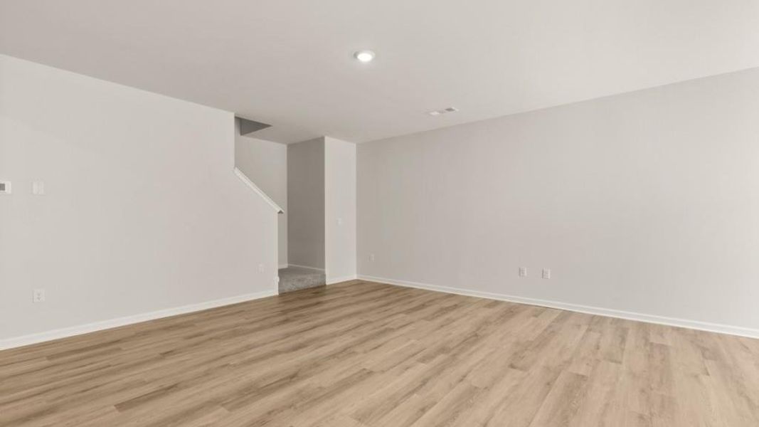 Spacious, unfurnished interior of a new home in Rolling Meadows, Jasper (Image 18).