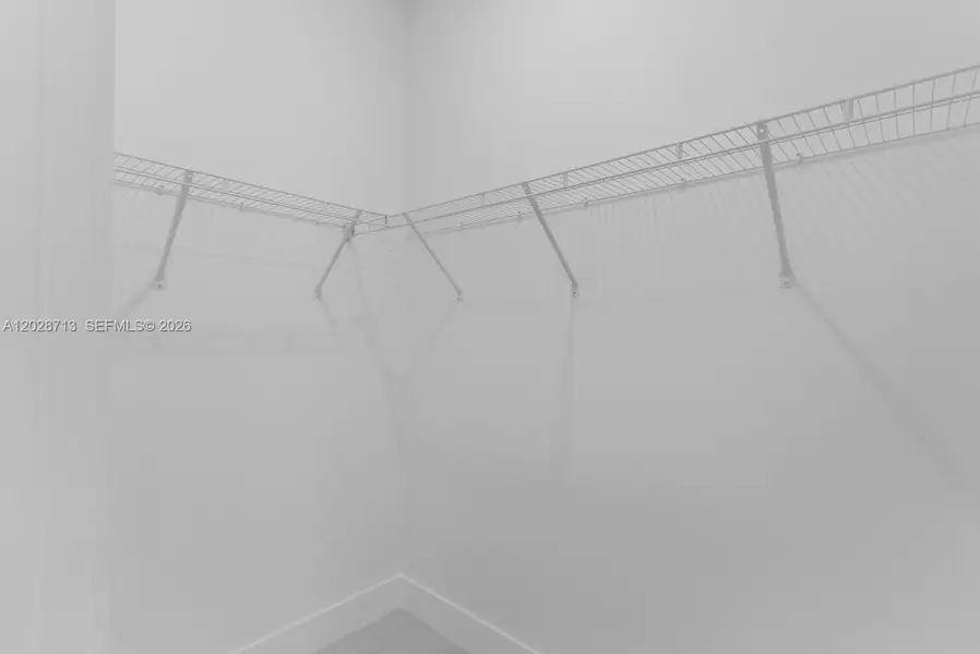 Spacious, unfurnished interior of a new home in , Tampa (Image 16).