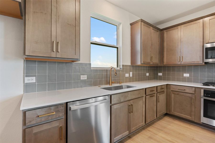 Representative images and renderings are for illustrative purposes. Actual structural options and design finishes of home may vary.