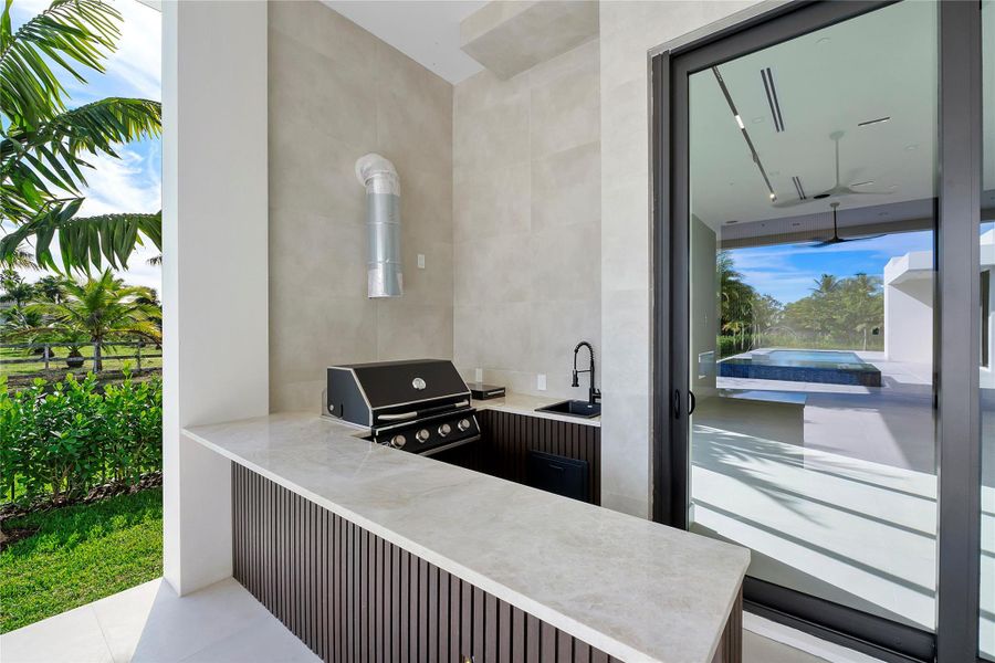 Exterior details and patio area of a home in , Plantation (Image 31).