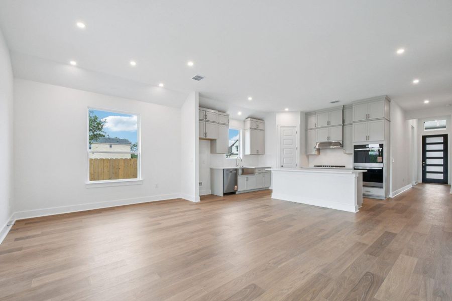 Spacious, unfurnished interior of a new home in Persimmon, Buda (Image 23). Spacious, unfurnished interior of a new home in Persimmon, Buda (Image 23).