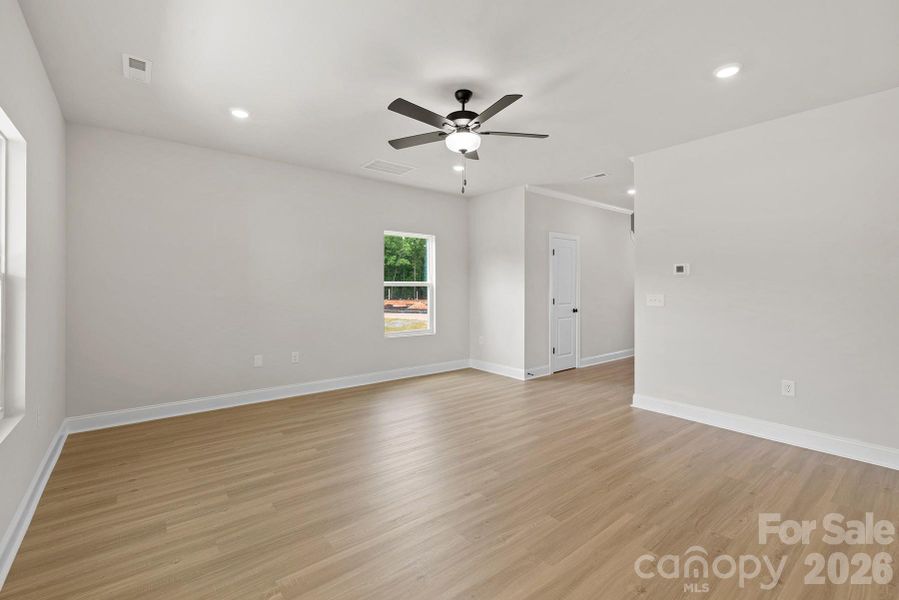 Spacious, unfurnished interior of a new home in Ascot Woods, Charlotte (Image 12).