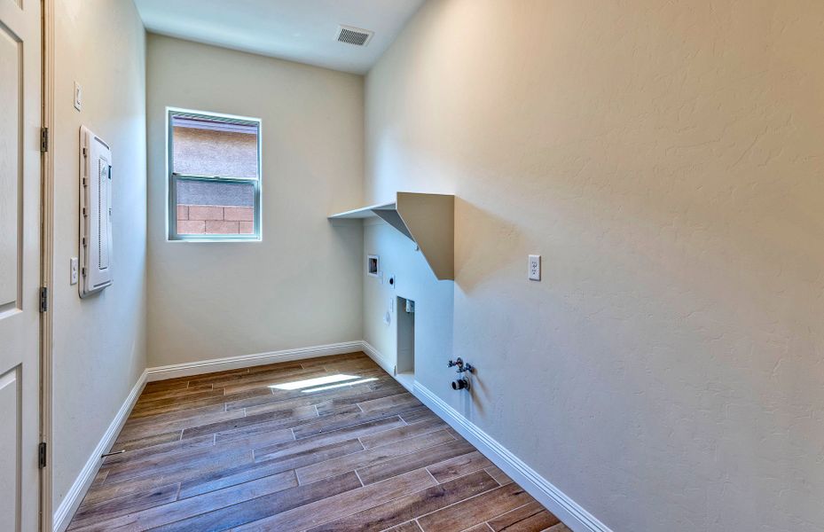 Spacious, unfurnished interior of a new home in Del Webb at Rocking K, Tucson (Image 20).