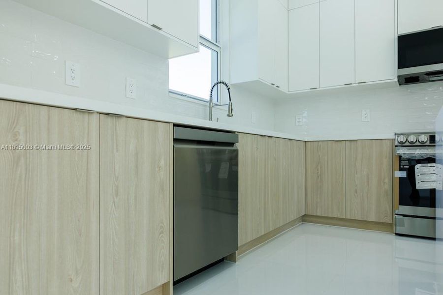 Image 88 of a home in .