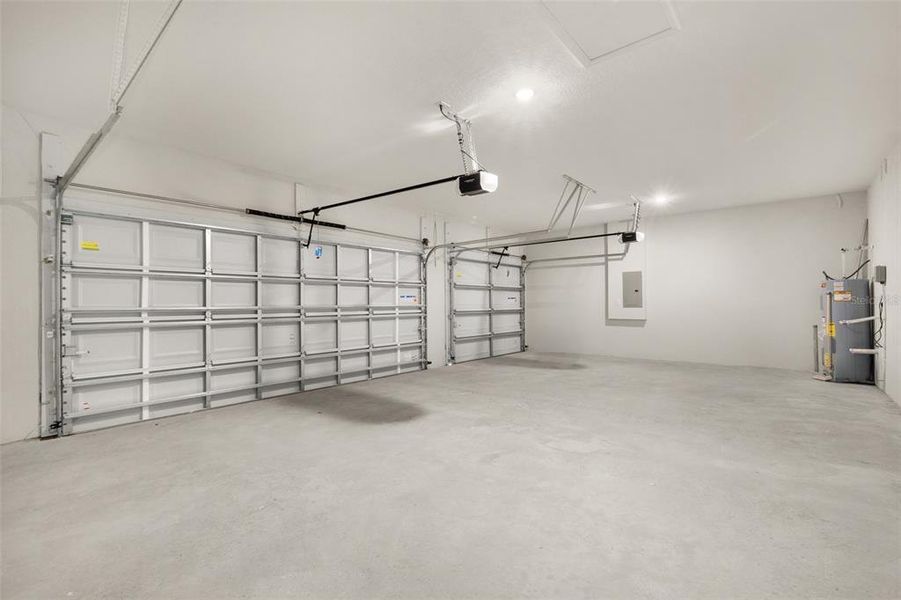 Spacious, unfurnished interior of a new home in , Sebring (Image 22).