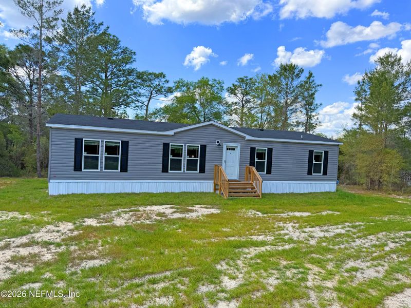 Exterior details and patio area of a home in , Hawthorne (Image 19).