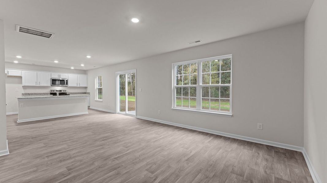 Spacious, unfurnished interior of a new home in Blair Ridge, La Grange (Image 12).