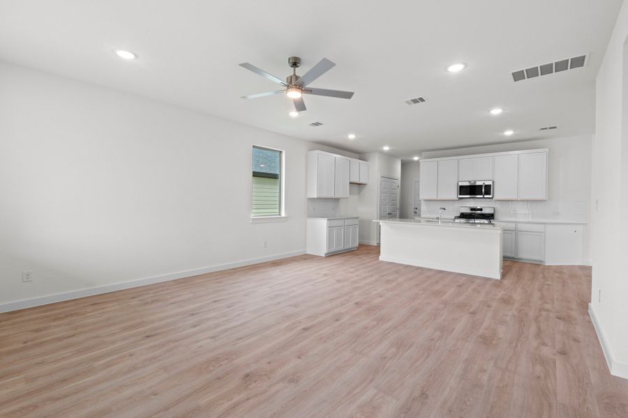 Spacious, unfurnished interior of a new home in Prairie Winds, Hutto (Image 22).