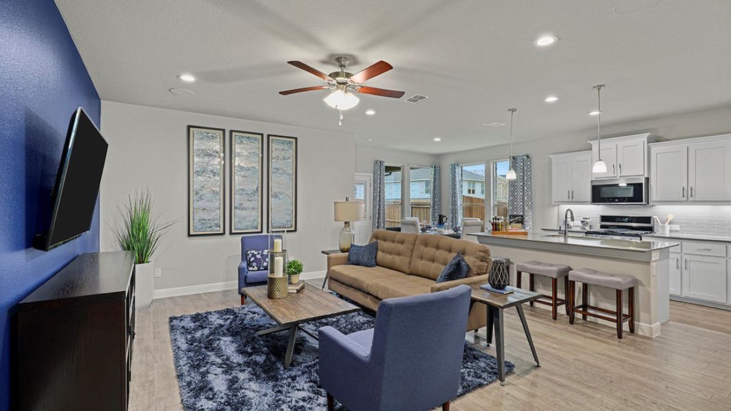 Furnished interior view inside a new home in Trails of Elizabeth Creek, Fort Worth (Image 13). Furnished interior view inside a new home in Trails of Elizabeth Creek, Fort Worth (Image 13).