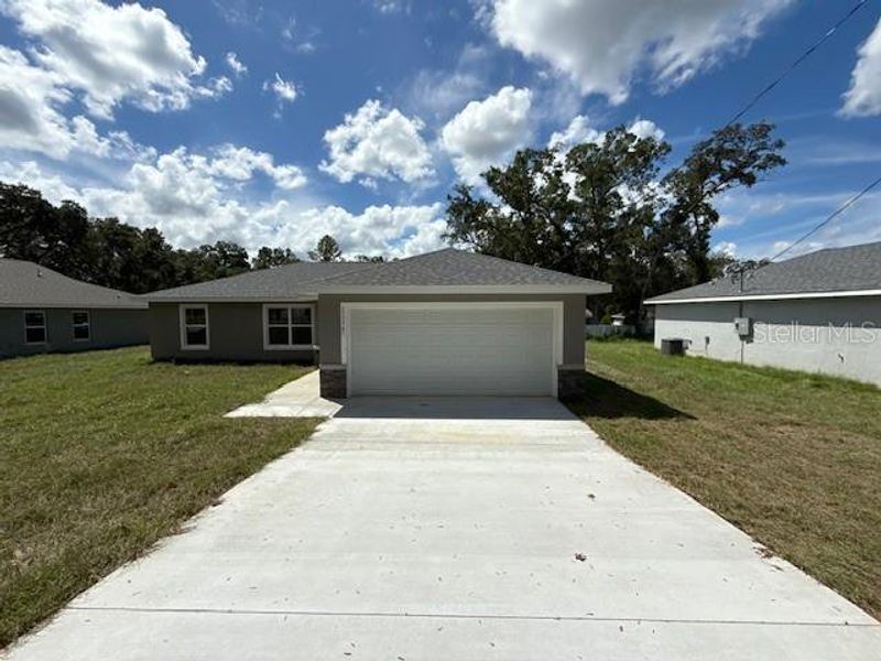 Front exterior of a new home in , Dunnellon, FL, highlighting curb appeal (Image 2).
