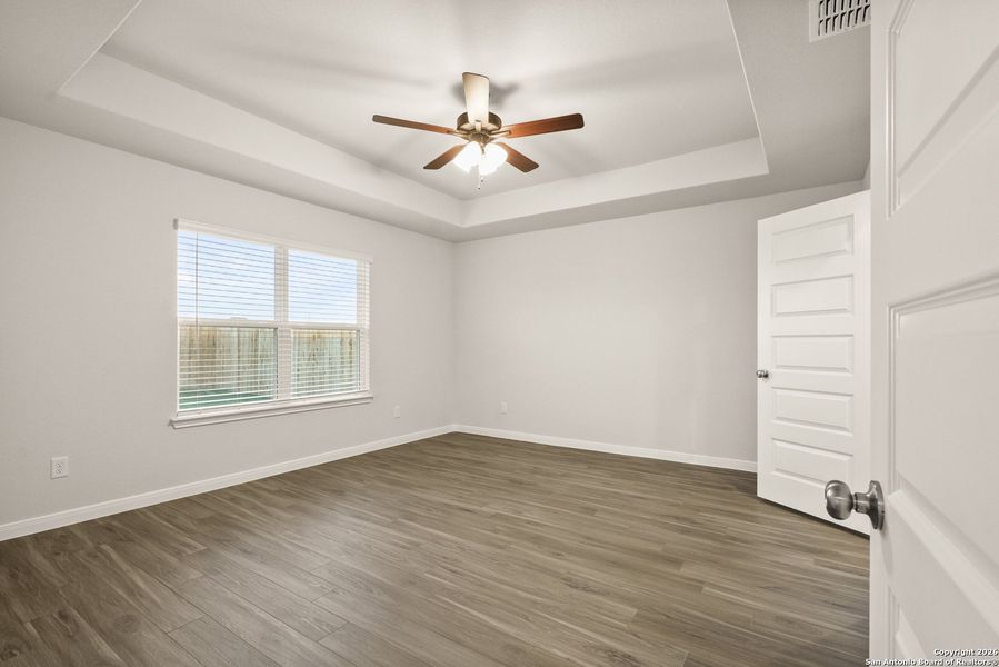 Spacious, unfurnished interior of a new home in Swenson Heights, Seguin (Image 23).