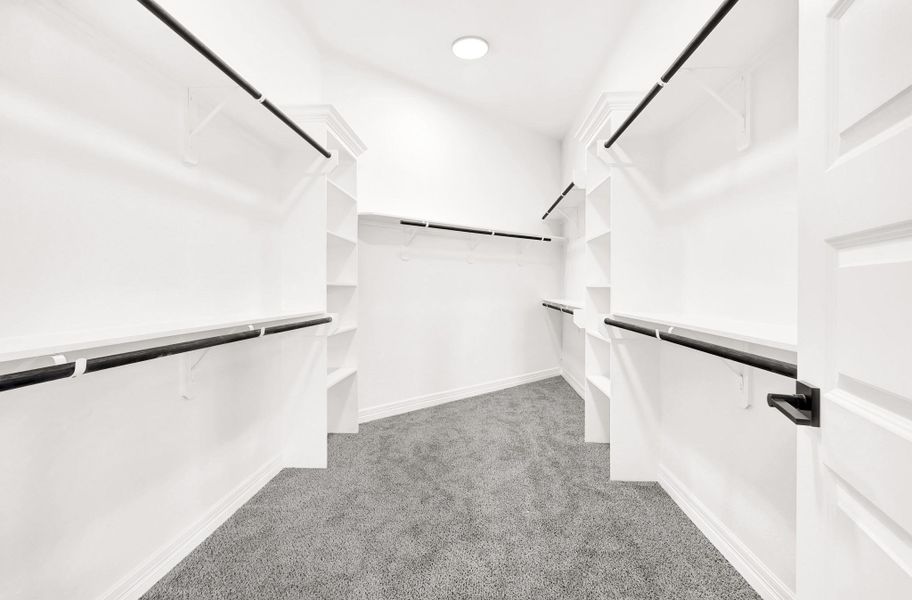 Spacious, unfurnished interior of a new home in , Anahuac (Image 25).