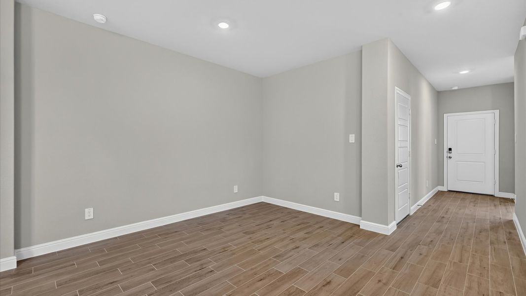 Spacious, unfurnished interior of a new home in Bluestem, Rhome (Image 12).