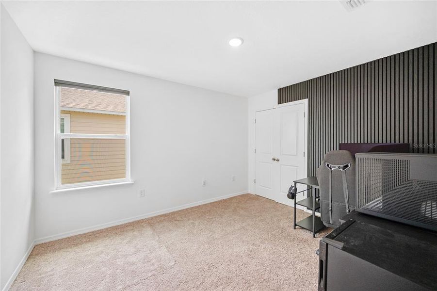 Spacious, unfurnished interior of a new home in Bradford Ridge, Leesburg (Image 24).