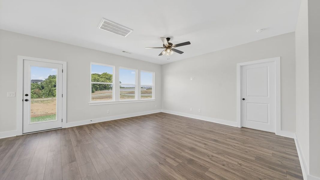 Spacious, unfurnished interior of a new home in McClure Farms, Columbia (Image 37).
