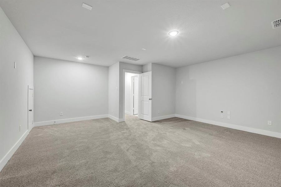 Spacious, unfurnished interior of a new home in Lilyana, Celina (Image 35).