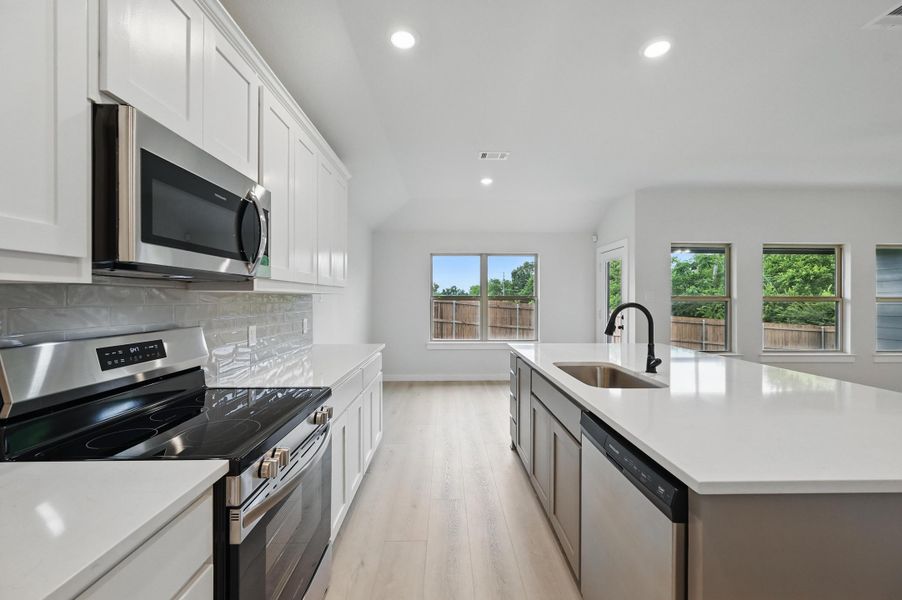 Representative furnished interior of a home built from the Essex by Cheldan Homes in Stoneview, Glen Rose (Image 51).
