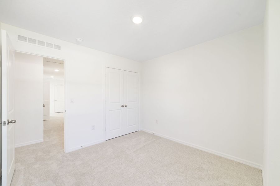 Spacious, unfurnished interior of a new home in Aulin Square, Oviedo (Image 26).